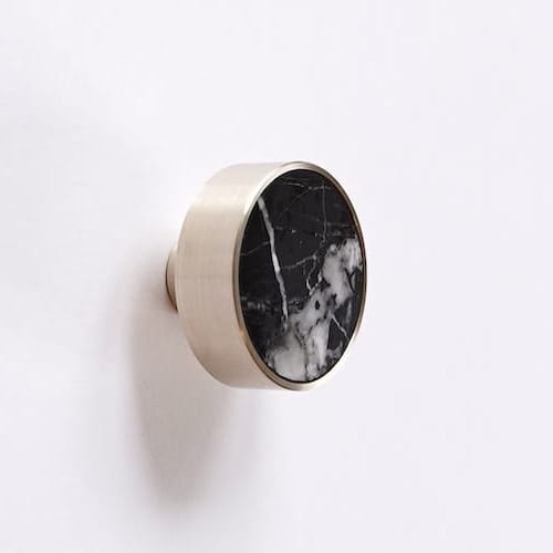 zlote-wieszaki-do-lazienki